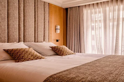 Luxe A/C Apt - 6P/3BDR - Arc de Triomphe