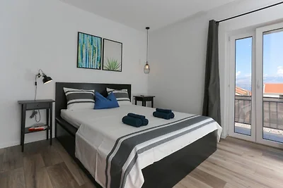 Apartments Martić - Three Bedroom Apartment w...