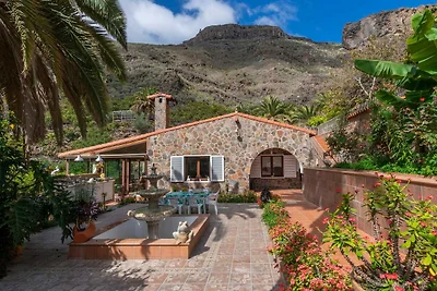 Villa mit beheiztem Pool und Bergblick