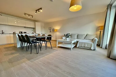 Funkelnde Stadtsuite in der Nähe von Diamonds