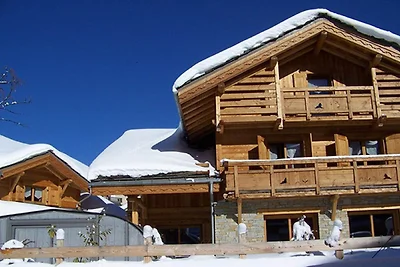 Geräumiges Chalet mit Sauna und Außenpool