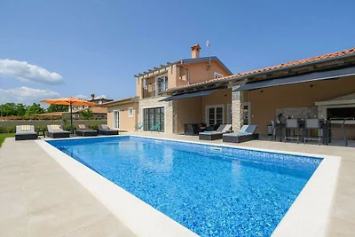 Villa in Maružini mit Schwimmbecken