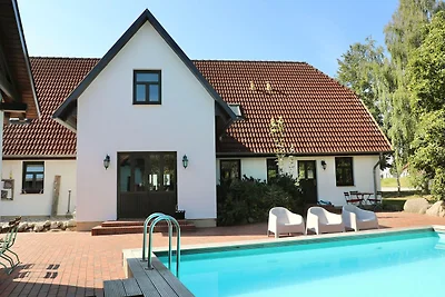Idyllische Wohnung mit Pool in Mecklenburg