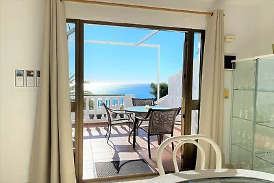 Wohnung in Nerja mit Meerblick & Pools