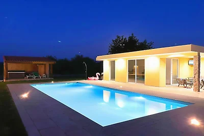 Ländliches Ferienhaus mit Gemeinschaftspool