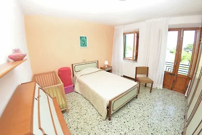 Casa in stile provenzale tra le colline di Lu...