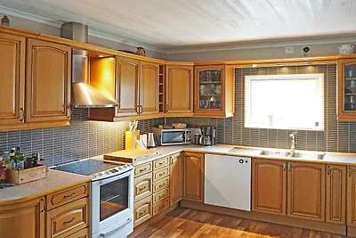 Villa in der Stadt in der Nähe von Meer und...