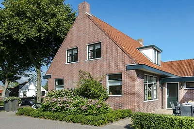 Ferienhaus in Nes mit Schwimmbecken