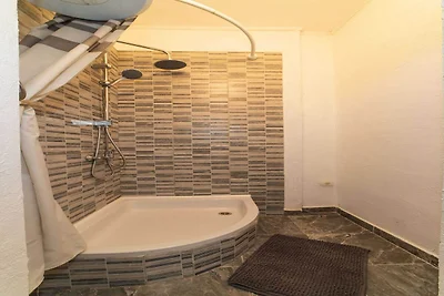 Tranquil and Stylish Apartment Kastel Novi - ...