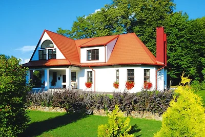 Große Ferienvilla mit Kamin und Garten