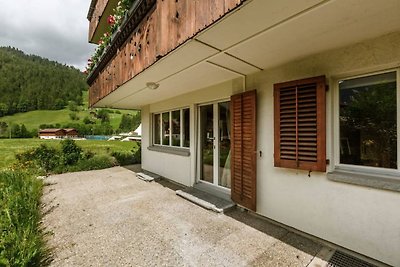 Üppiges Apartment mit Terrassenblick