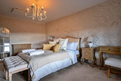 Bauernhaus in Staffordshire mit Hügelblick