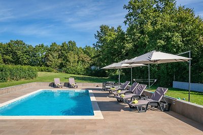 Schönes Ferienhaus in Prodol mit Swimmingpool