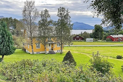6 Personen Ferienhaus in AVERØY-By Traum