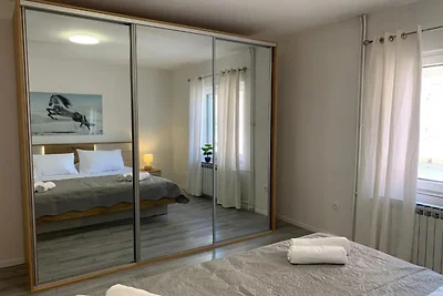 Luxury Apartment Ivo  with Jacuzzi near the b...