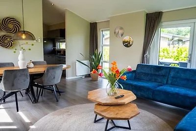 Chalet am Parkteich in den Niederlanden