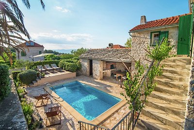 Exquisites Ferienhaus mit privatem Pool in...