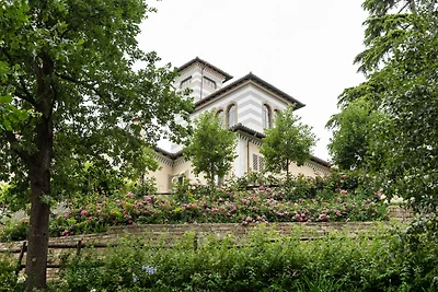 Villa in Ovada mit Pool und Hügelblick