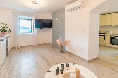 Four Bedroom Holiday Home with Sea View