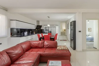 Villa Blanka - Six Bedroom Villa with Swimmin...