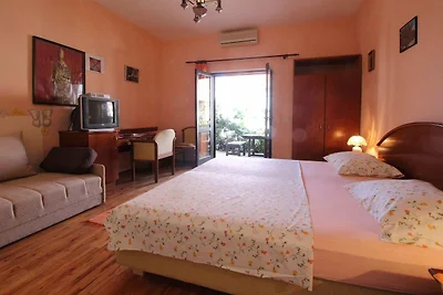 Apartments Magda- Comfort Studio Apartment wi...