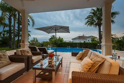 Villa in Marbella mit Schwimmbecken
