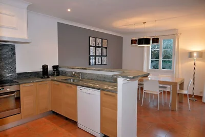 Villa mit Schwimmbad, nur 1 km. aus dem Meer