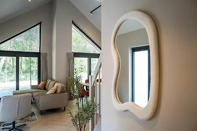 Moderne Luxus-Ökovilla mit Terrasse am Wasser