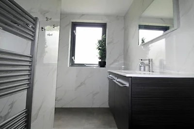 Heller Bungalow in ruhiger Parklage