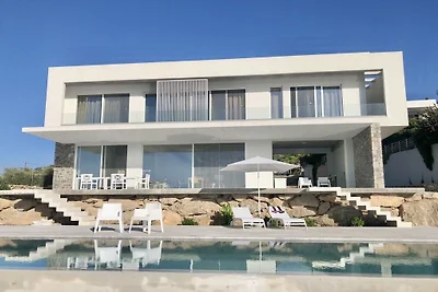 Kuro Beach House