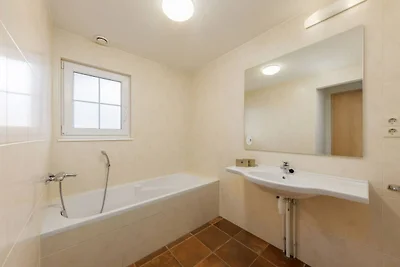Villa mit Sauna, in der Nähe des Golfplatzes