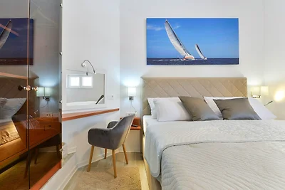 Villa mit Infinity-Pool in Maslenica