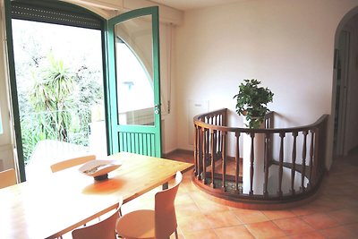 Charmantes Ferienhaus mit Balkon in Massa Lub...