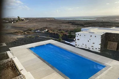 Finca in Yaiza mit Schwimmbecken