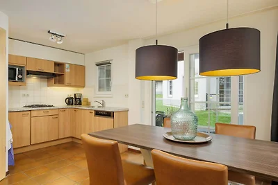 Villa mit Sauna, in der Nähe des Golfplatzes