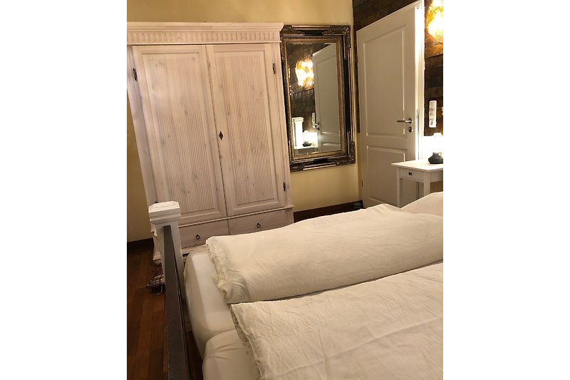 großer Kleiderschrank
