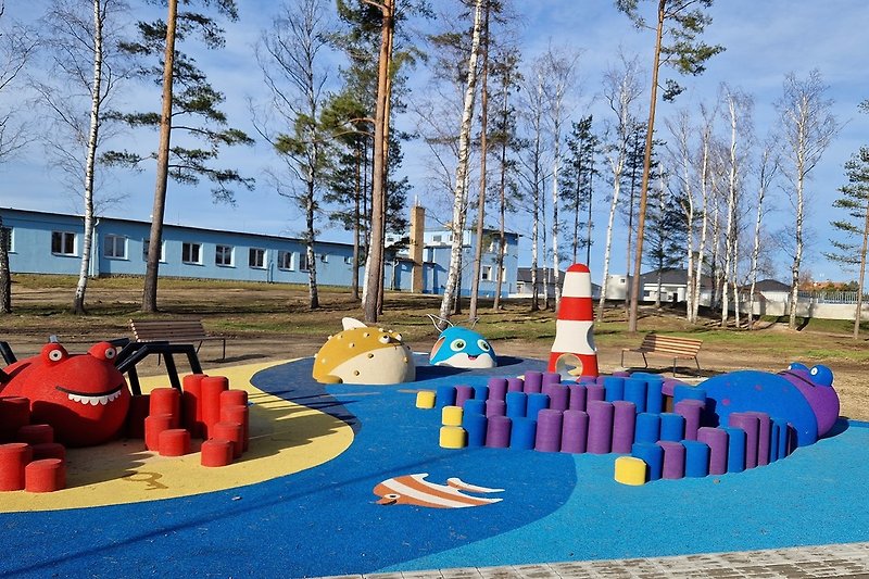 Kinderspielplatz im Skatepark in der Stadt