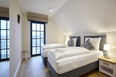 Reetland am Meer Luxus Reetdachvilla mit 3 Sc...