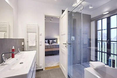 Reetland am Meer Luxus Reetdachvilla mit 3 Sc...