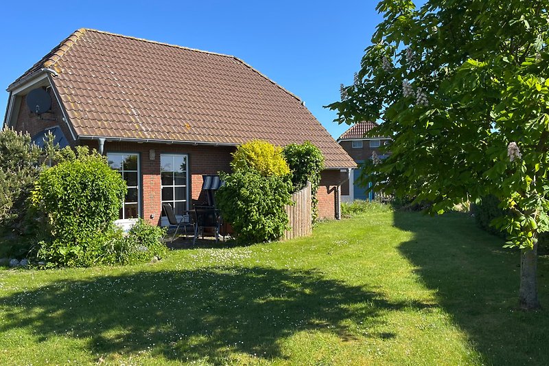 Terrasse mit Garten