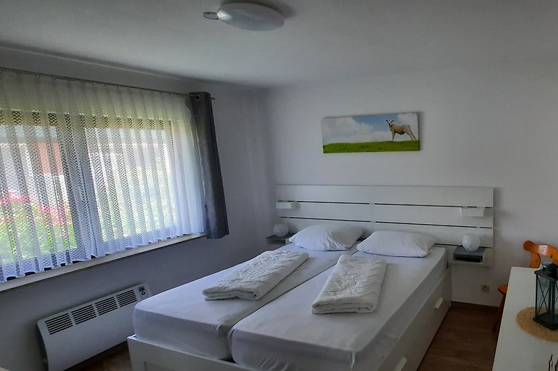 Schlafraum mit Doppelbett