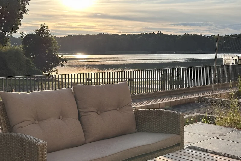 Blick auf den See von der Terrasse