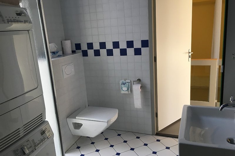 2e toilet in badkamer