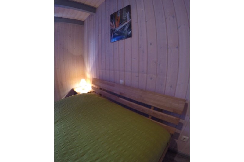 Doppelbett im Schlafzimmer Erdgeschoss