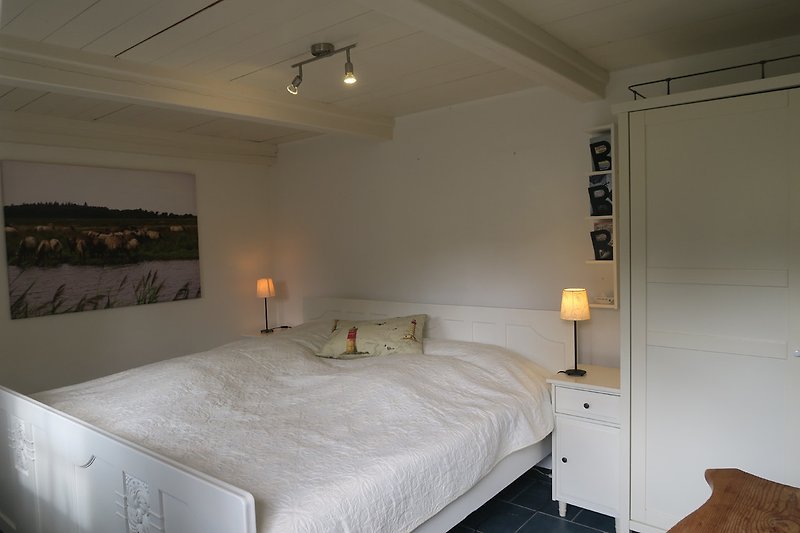 Schlafzimmer mit Doppelbett (200x200)