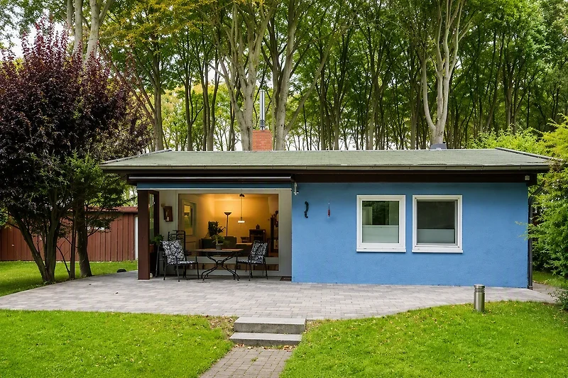 Ländliches Haus mit Garten und Nebengebäuden