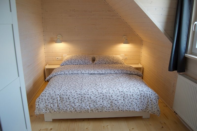 Schlafzimmer 1 mit Ehebett 160x200