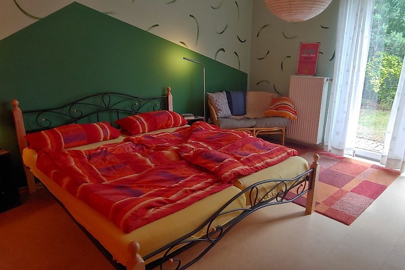 Schlafzimmer Bett 1.60x2,00 m