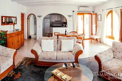 VILLA JASMIN MIT POOL, WLAN & KLIMA