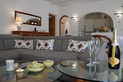 VILLA JASMIN MIT POOL, WLAN & KLIMA